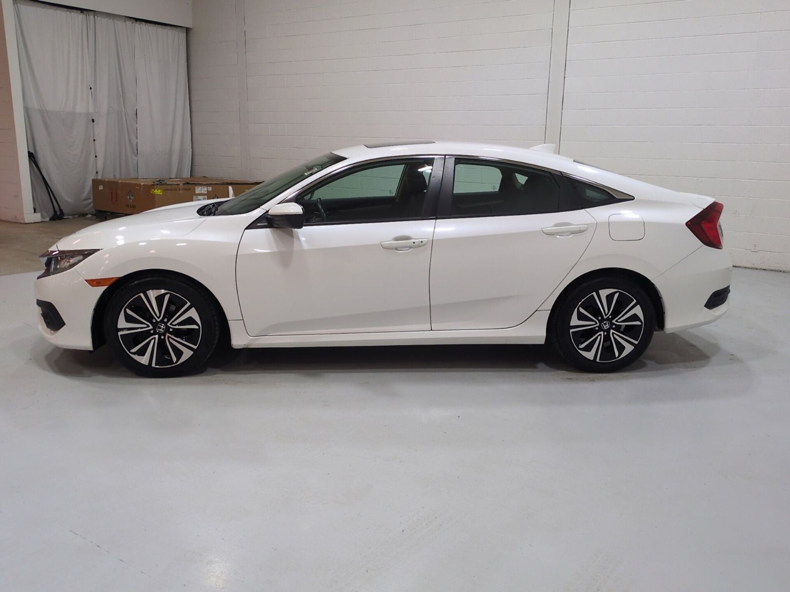 2016 Honda Civic — detail view