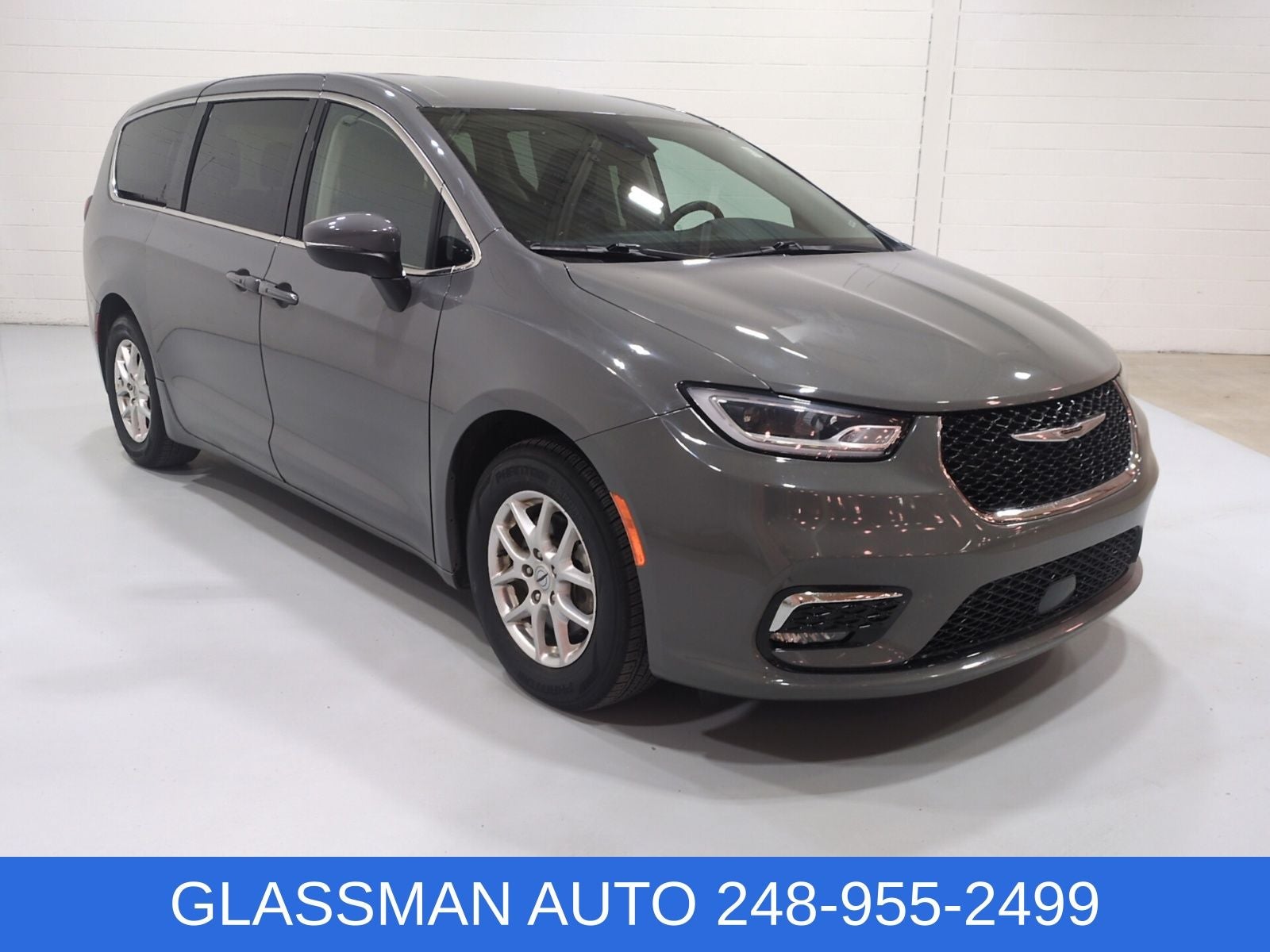 2023 Chrysler Pacifica Touring L in Ceramic Gray Clearcoat — front three-quarter view