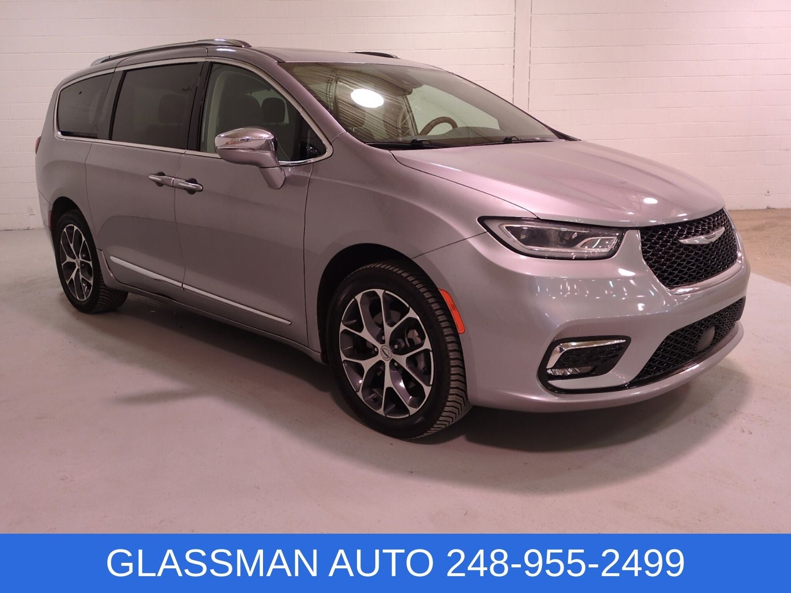 2021 Chrysler Pacifica Limited in Billet Silver Metallic Clearcoat — front three-quarter view