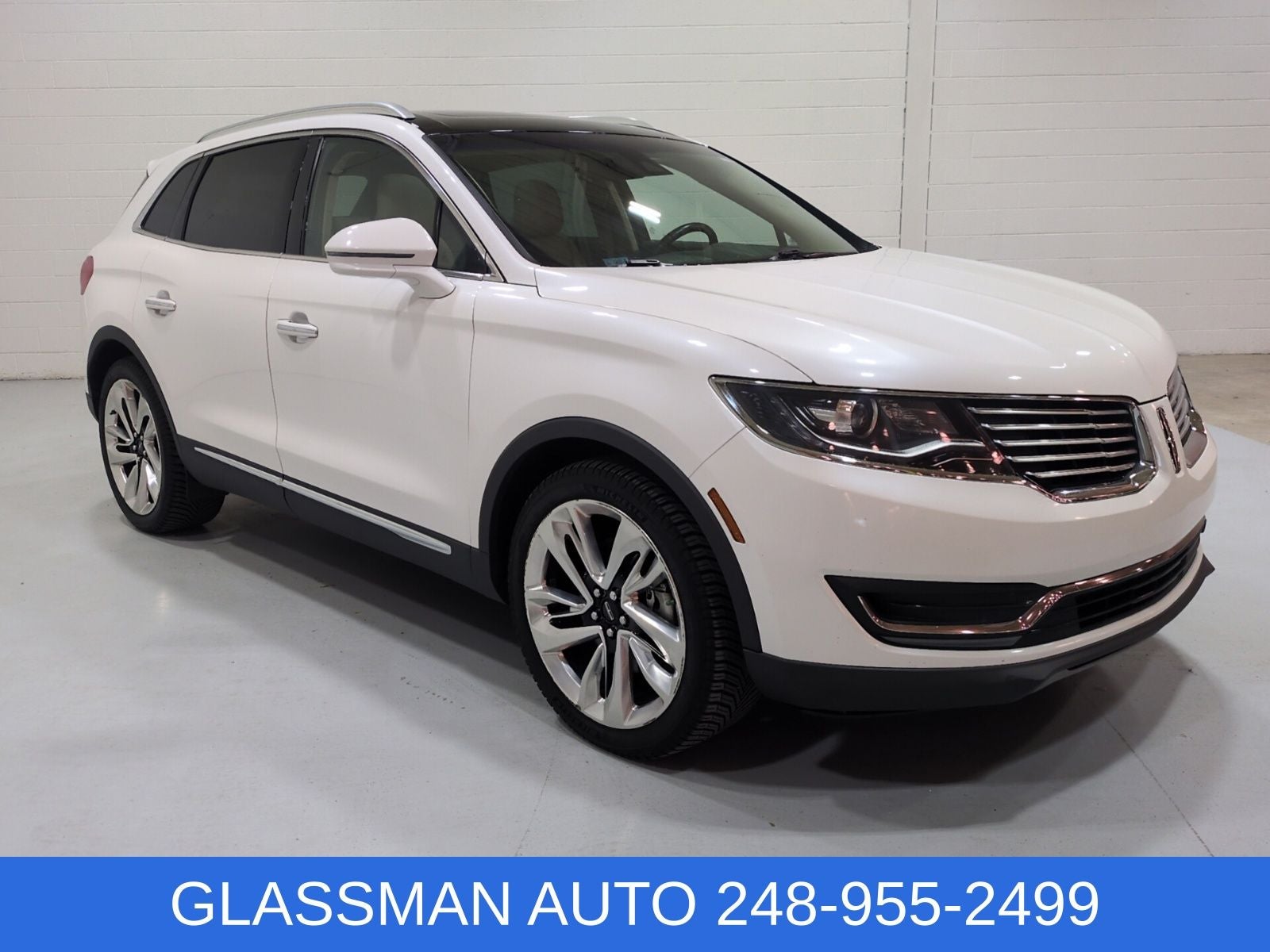 2018 Lincoln MKX Reserve in White Platinum Clearcoat Metallic — front three-quarter view