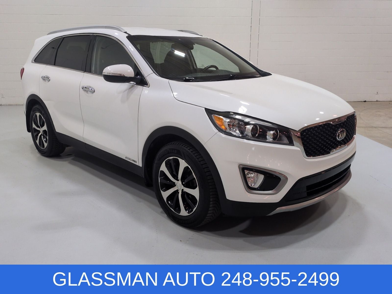 2017 Kia Sorento EX in Snow White Pearl — front three-quarter view