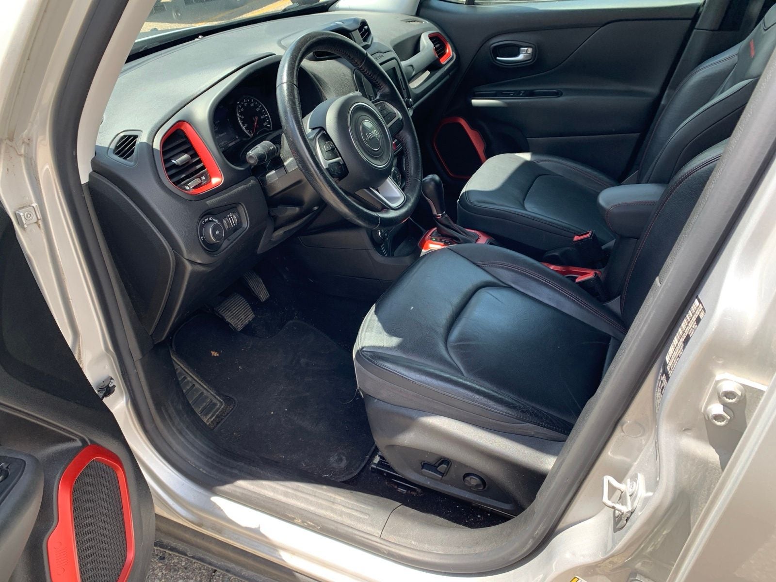 2015 Jeep Renegade — side profile view